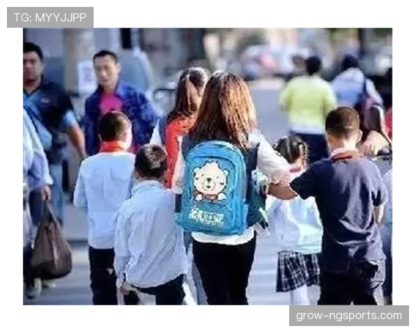 季丽萍训练完直接拎爱马仕去接娃，这妈味拿捏得比奖牌还稳